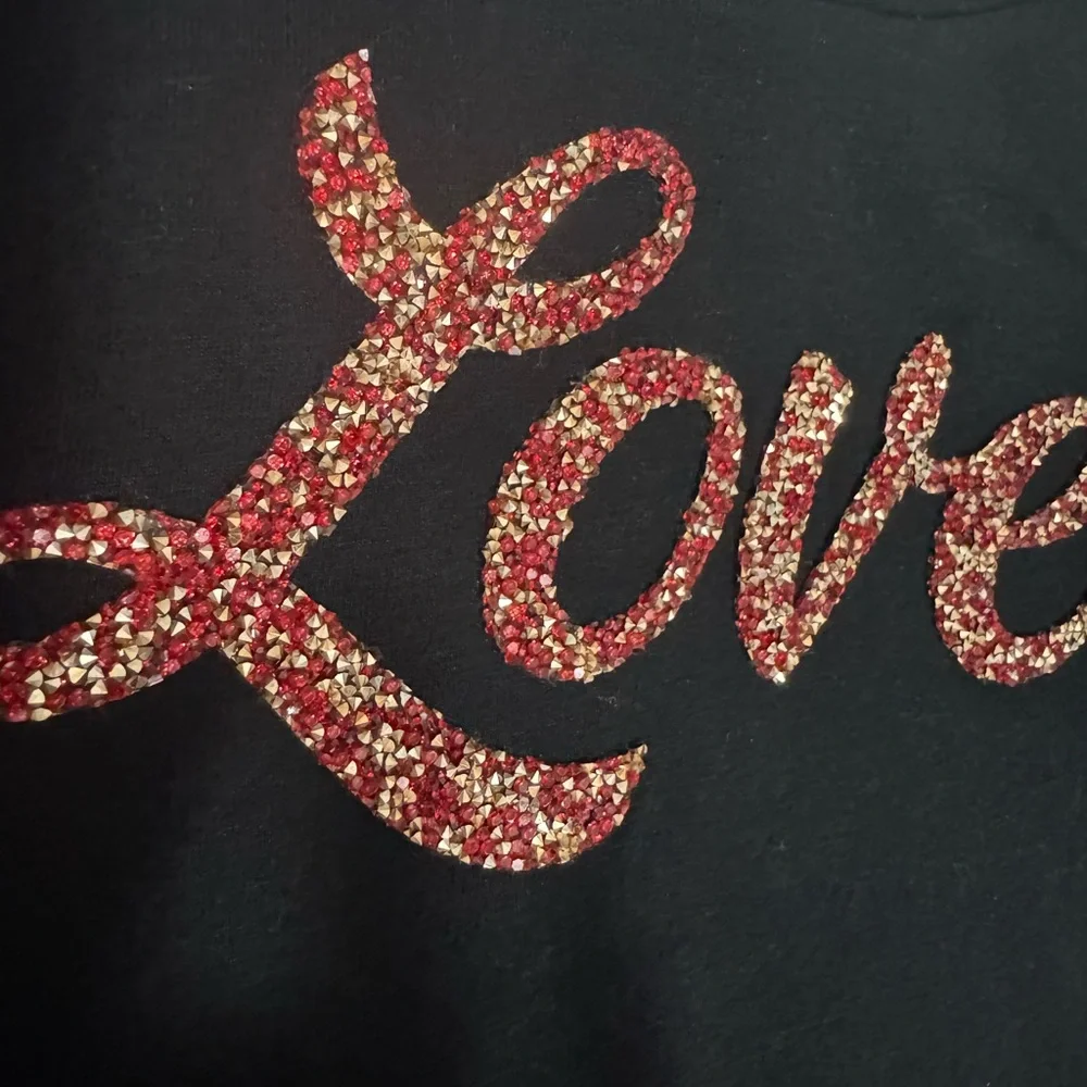 GUESS Black Tee with Red Love Graphic - Picture 4 of 4